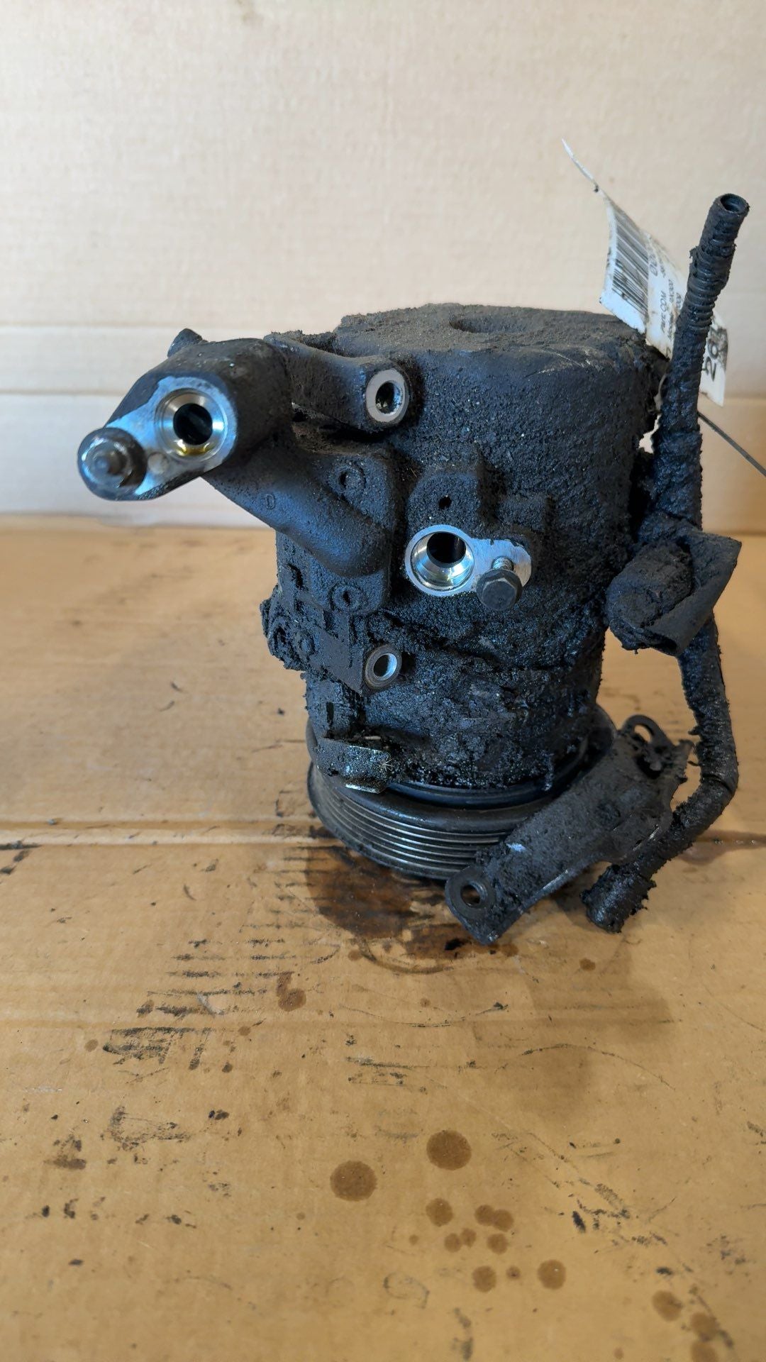 AC Compressor from a 2000 Lexus RX300, photo 2