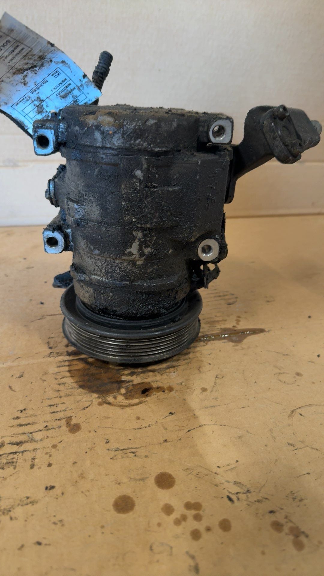 AC Compressor from a 2000 Lexus RX300, photo 3