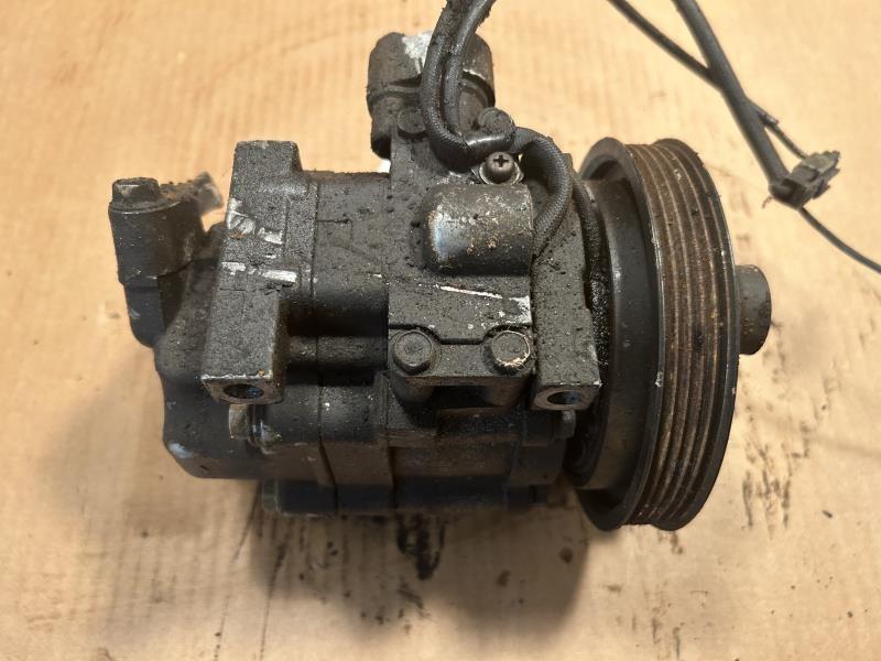 AC Compressor from a 1995 Mazda MX-6, photo 2