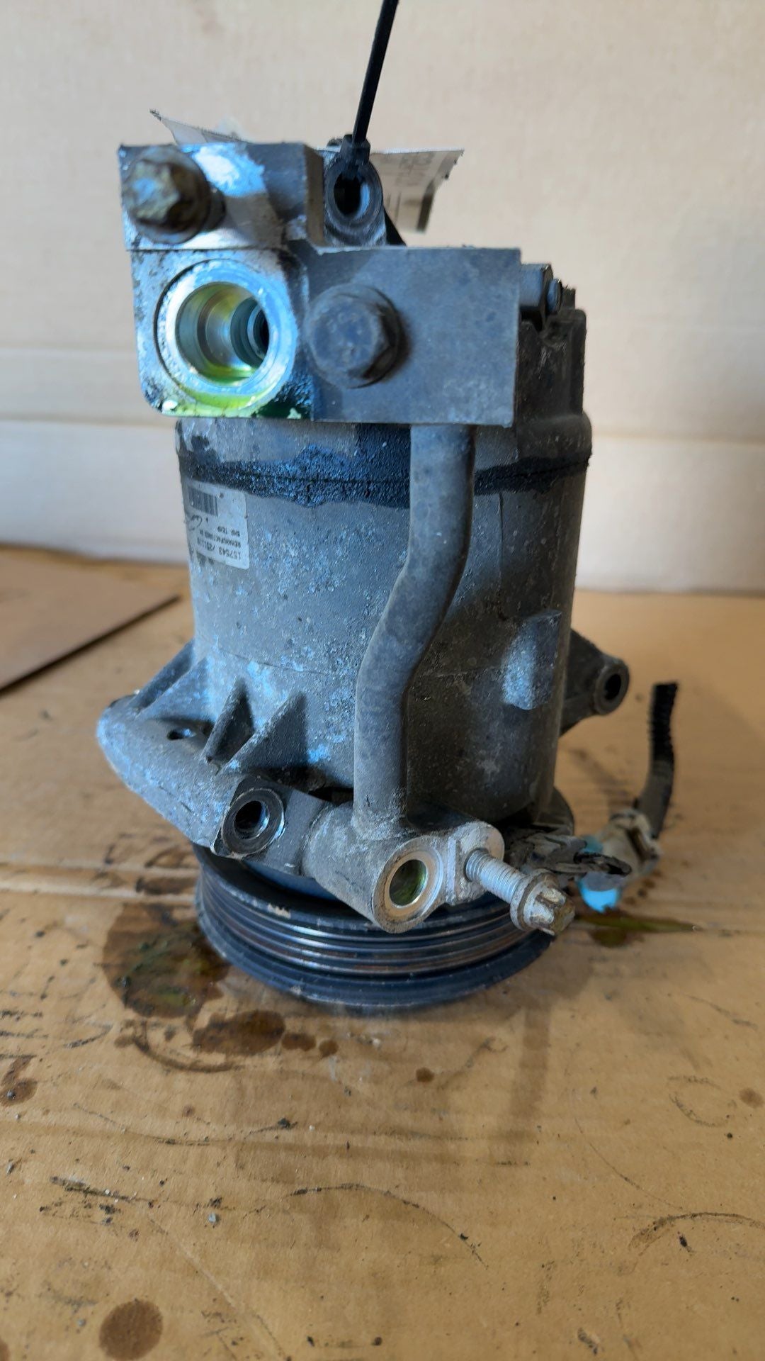 AC Compressor from a 2000 Saturn L Series, photo 1