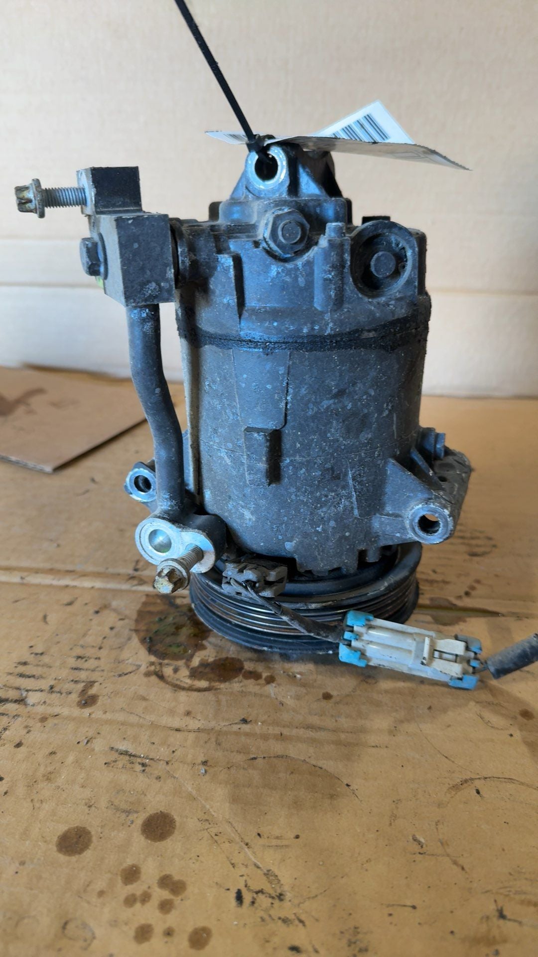 AC Compressor from a 2000 Saturn L Series, photo 2