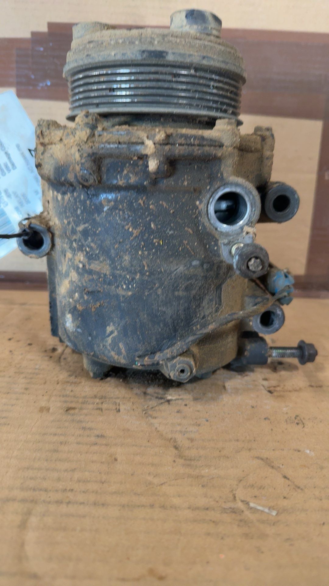 AC Compressor from a 2005 Saturn Relay, photo 1