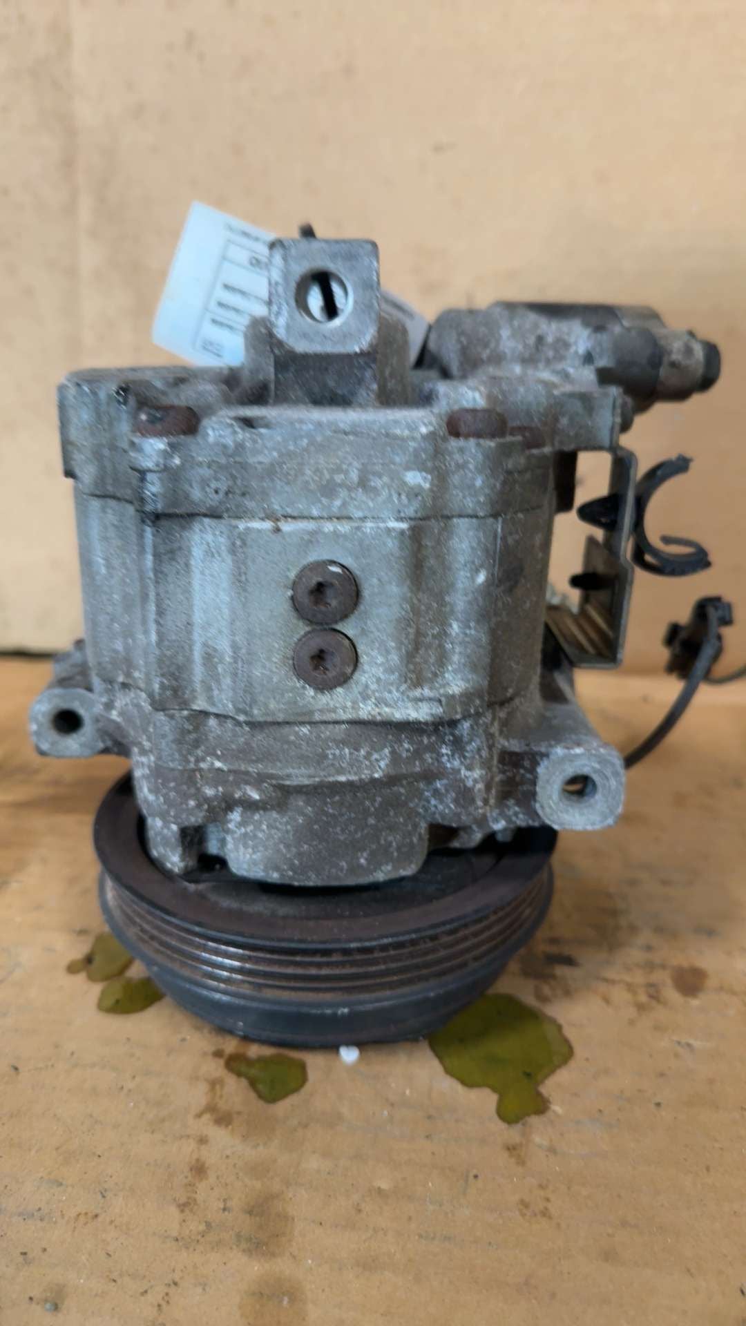 AC Compressor from a 2004 Subaru Legacy, photo 2