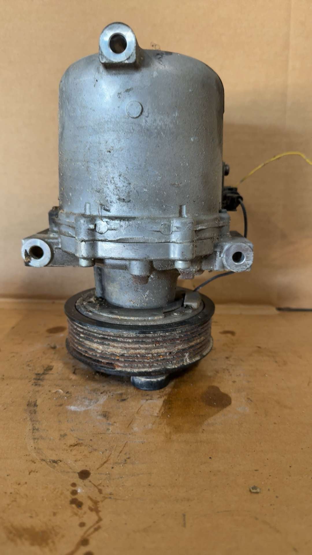 AC Compressor from a 2011 Suzuki Equator, photo 2