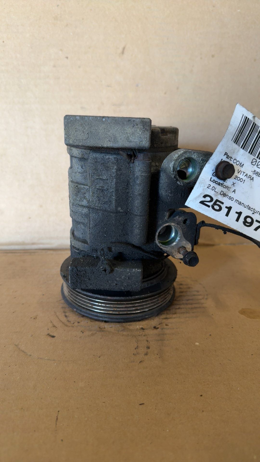 AC Compressor from a 2001 Suzuki Vitara, photo 2