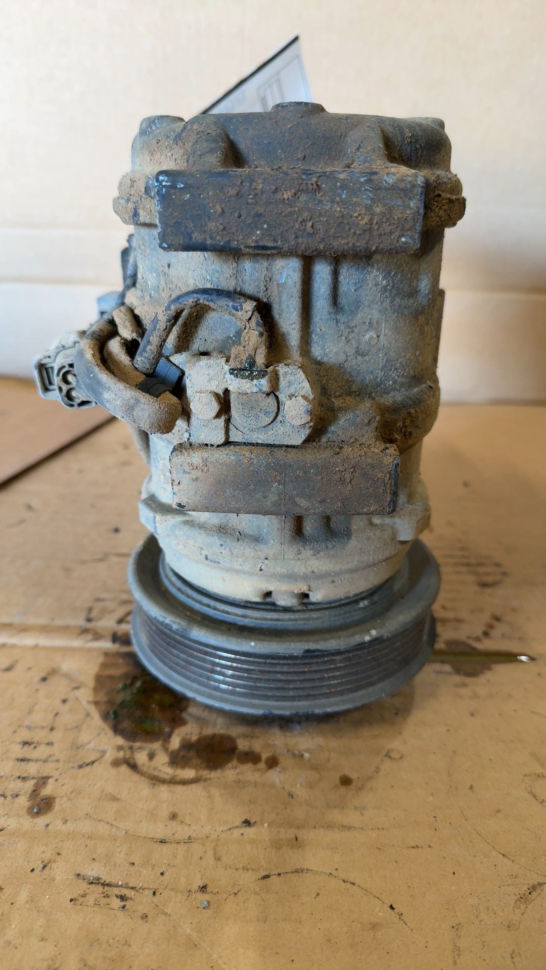 AC Compressor from a 1996 Toyota Camry, photo 2