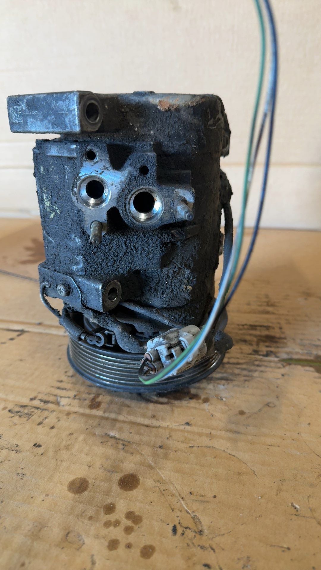 AC Compressor from a 2005 Toyota Camry, photo 2
