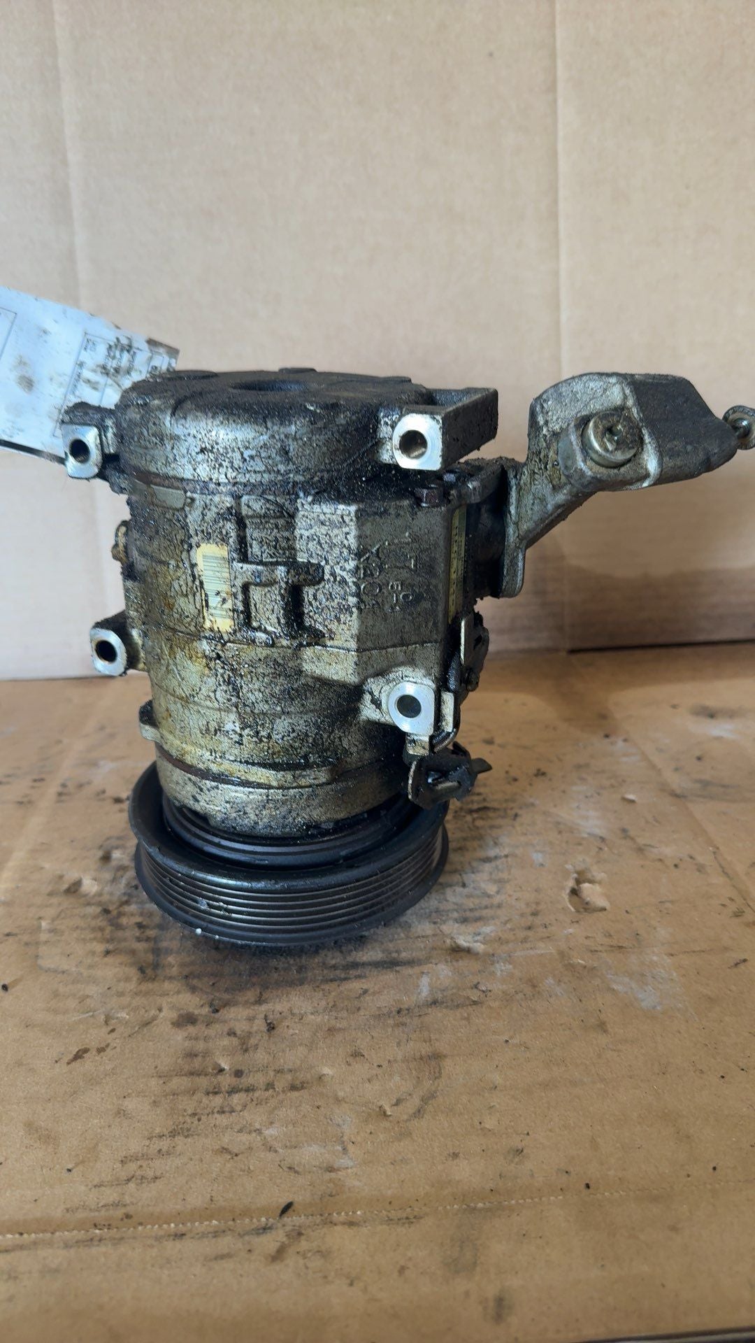 AC Compressor from a 2005 Toyota Camry, photo 2