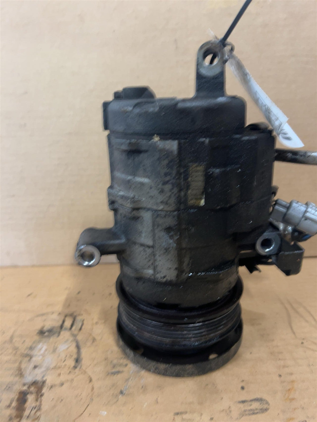 AC Compressor from a 2002 Toyota Sequoia, photo 2