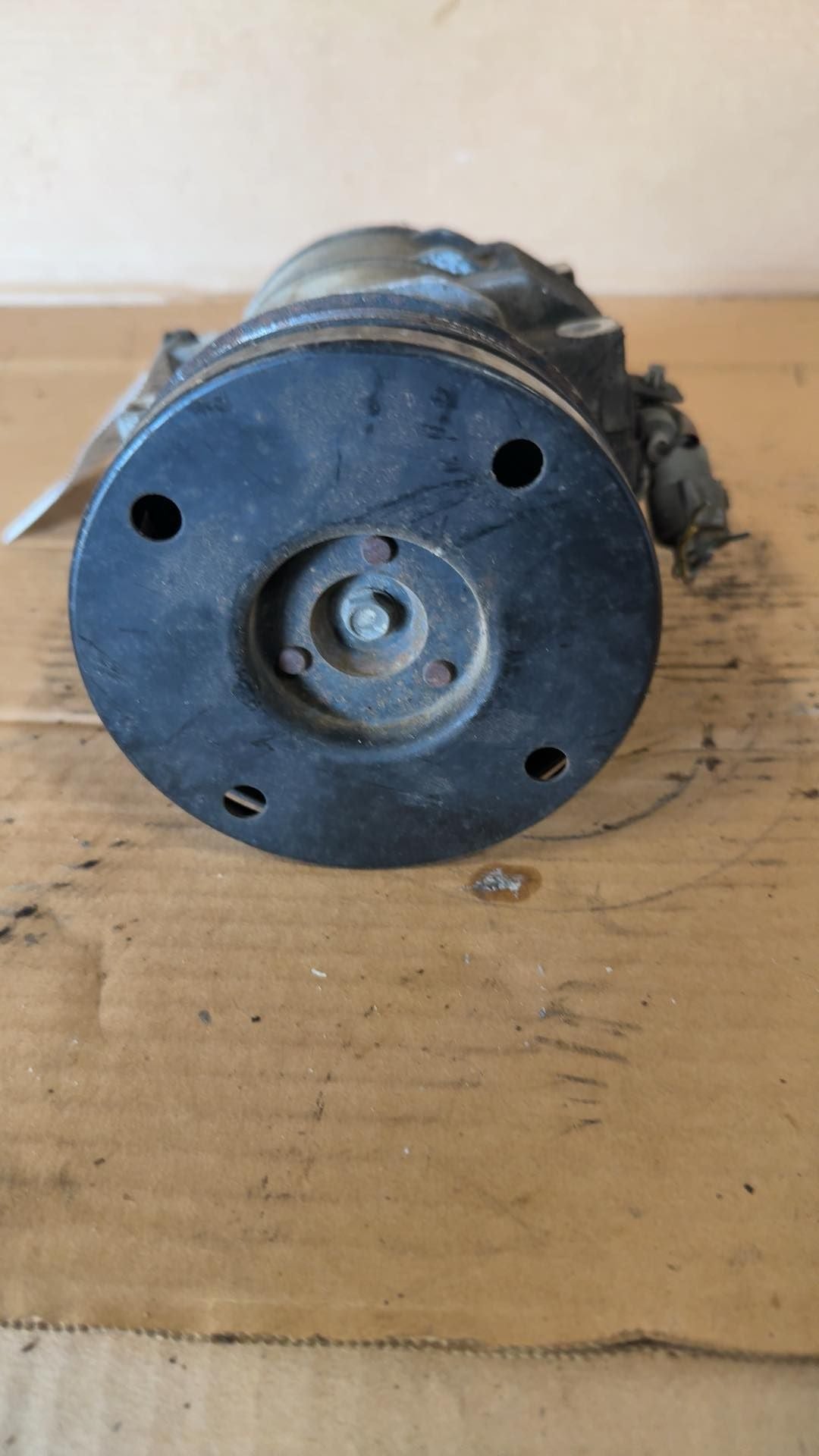 AC Compressor from a 2002 Toyota Tundra, photo 1