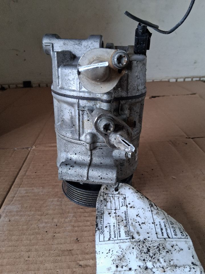 AC Compressor from a 2012 Volkswagen Jetta, photo 2