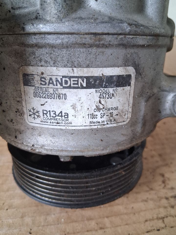 AC Compressor from a 2012 Volkswagen Jetta, photo 4