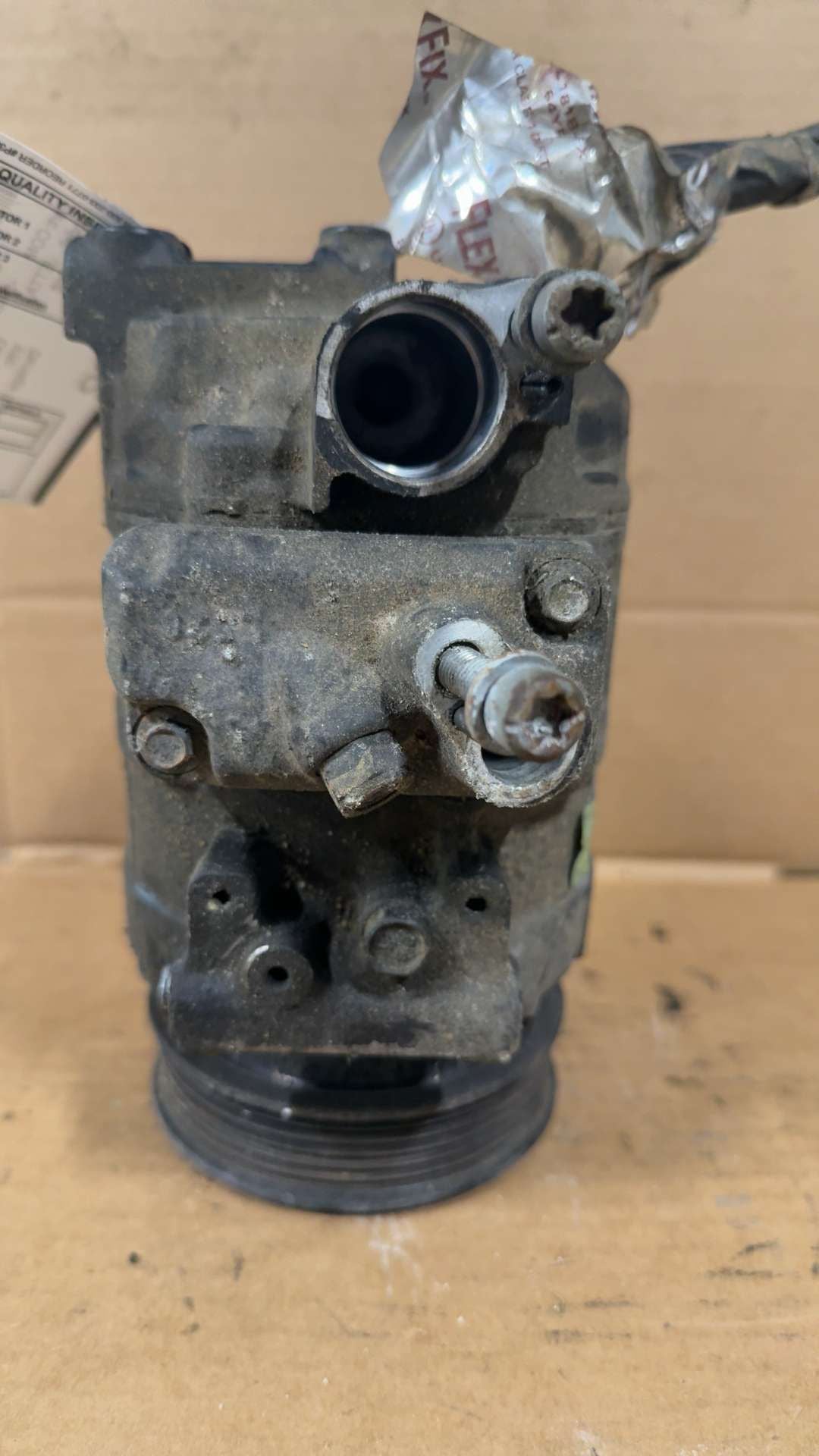 AC Compressor from a 2006 Volkswagen Jetta, photo 1