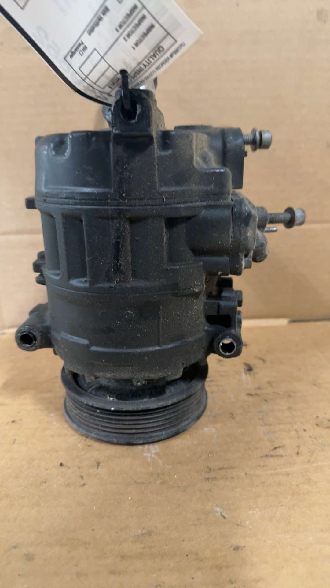 AC Compressor from a 2006 Volkswagen Jetta, photo 2