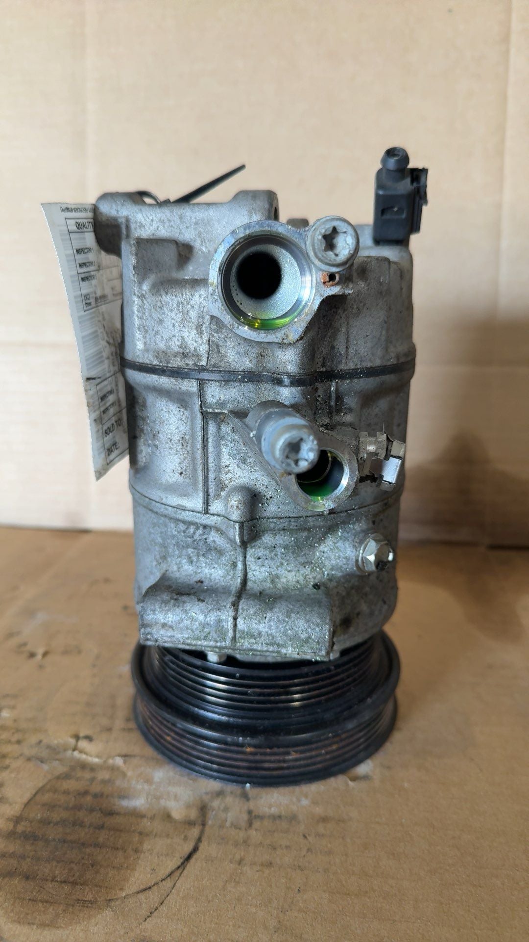 AC Compressor from a 2013 Volkswagen Passat, photo 1