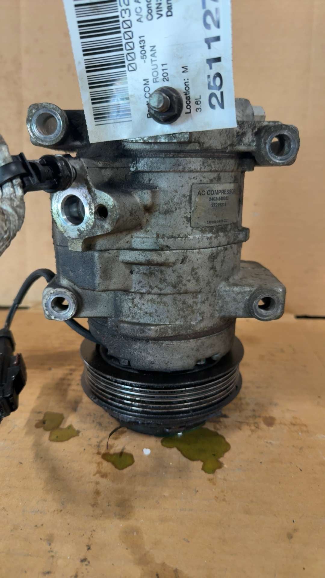 AC Compressor from a 2011 Volkswagen Routan, photo 2