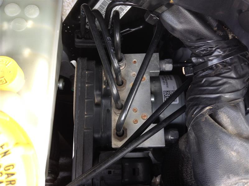 ABS Pump Module from a 2014 Dodge Dart, photo 1