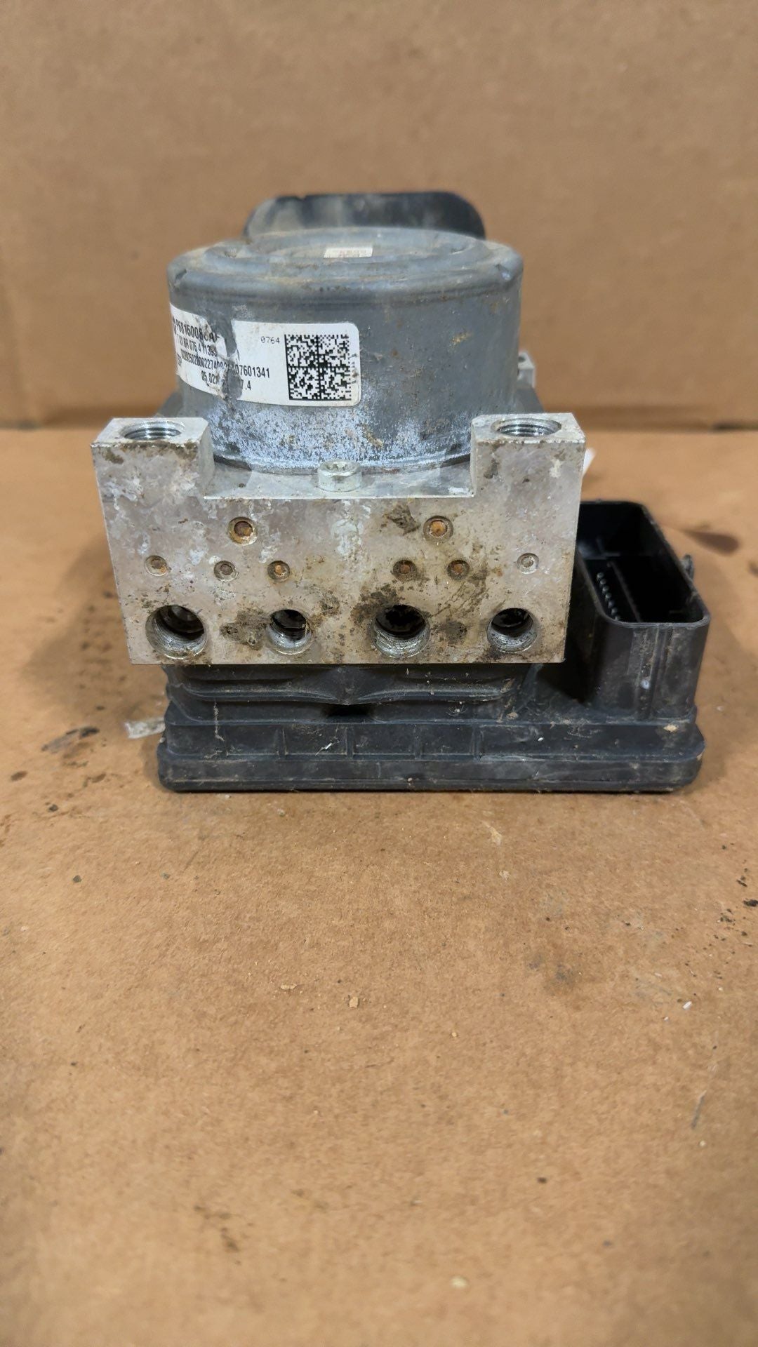 ABS Pump Module from a 2014 Dodge Dart, photo 3