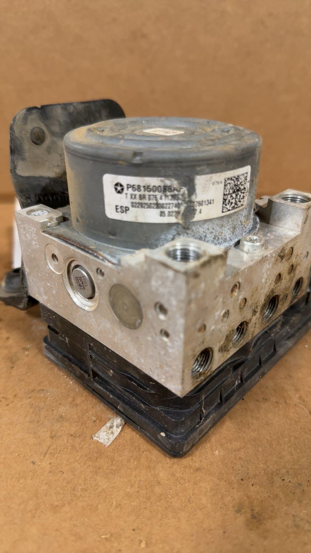 ABS Pump Module from a 2014 Dodge Dart, photo 4