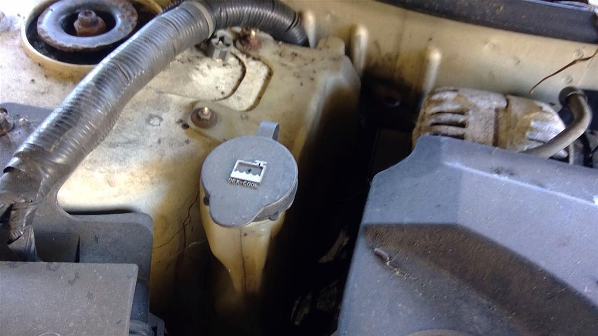 Coolant Reservoir from a 2006 Chevrolet Impala, photo 1