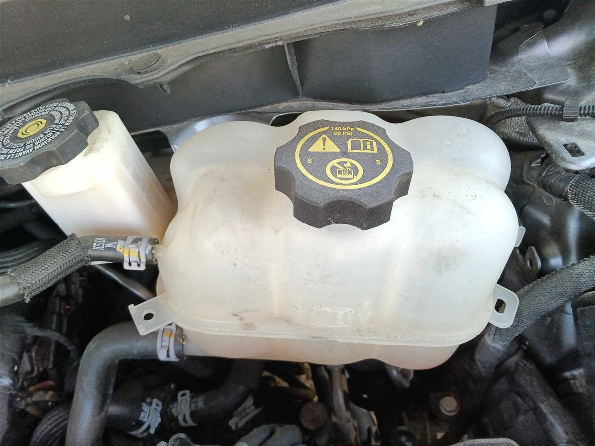 Coolant Reservoir from a 2019 Chevrolet Traverse, photo 1
