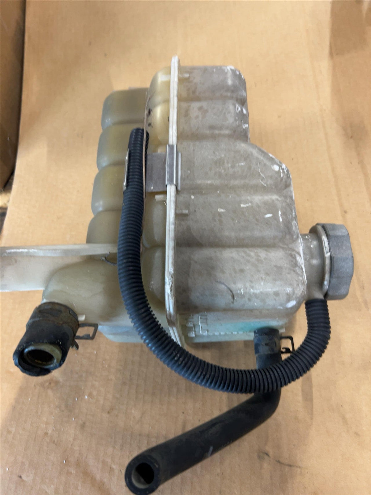 Coolant Reservoir from a 2004 Hummer H2, photo 1