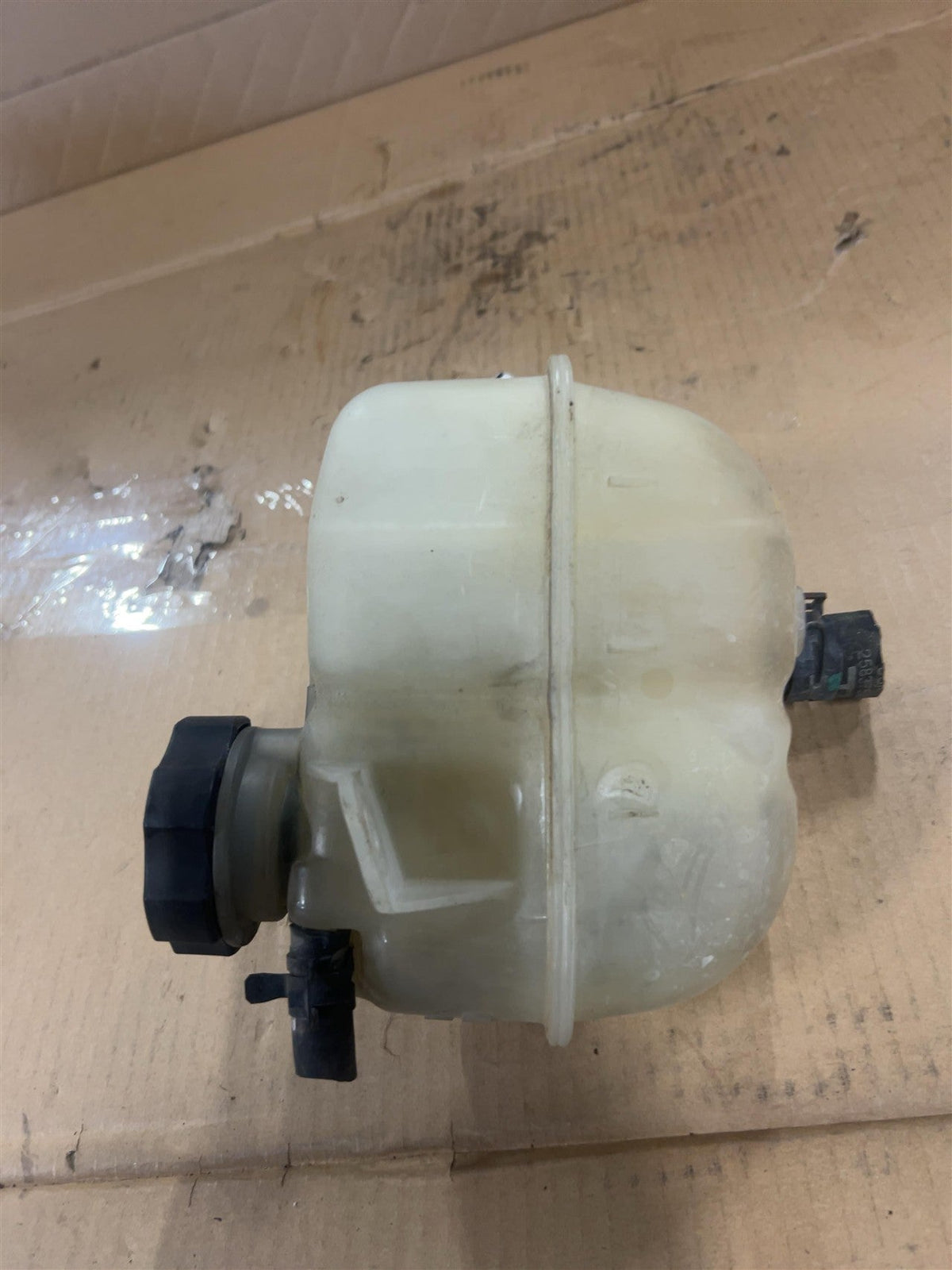 Coolant Reservoir from a 2010 Chevrolet Malibu, photo 3