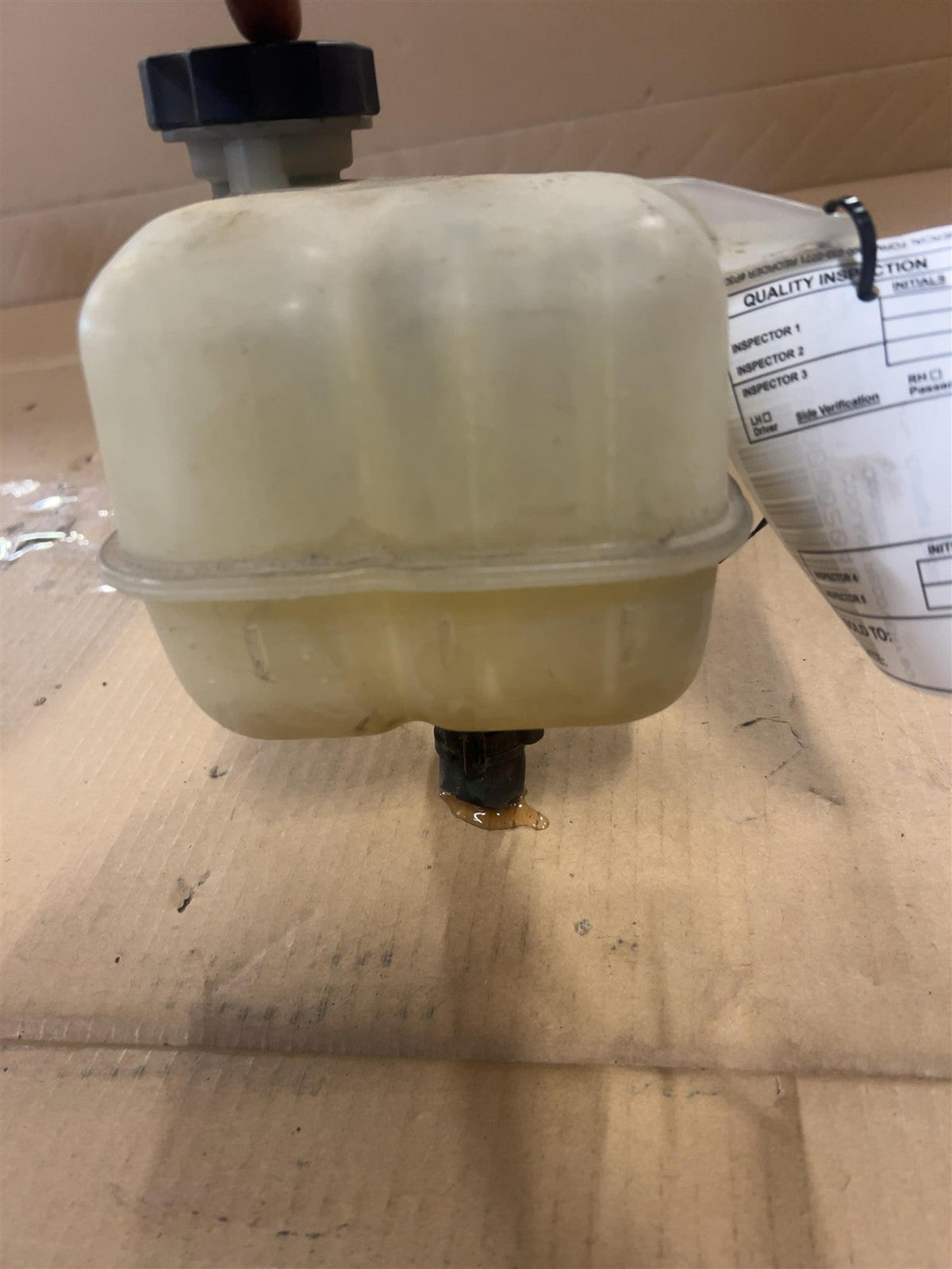Coolant Reservoir from a 2010 Chevrolet Malibu, photo 4