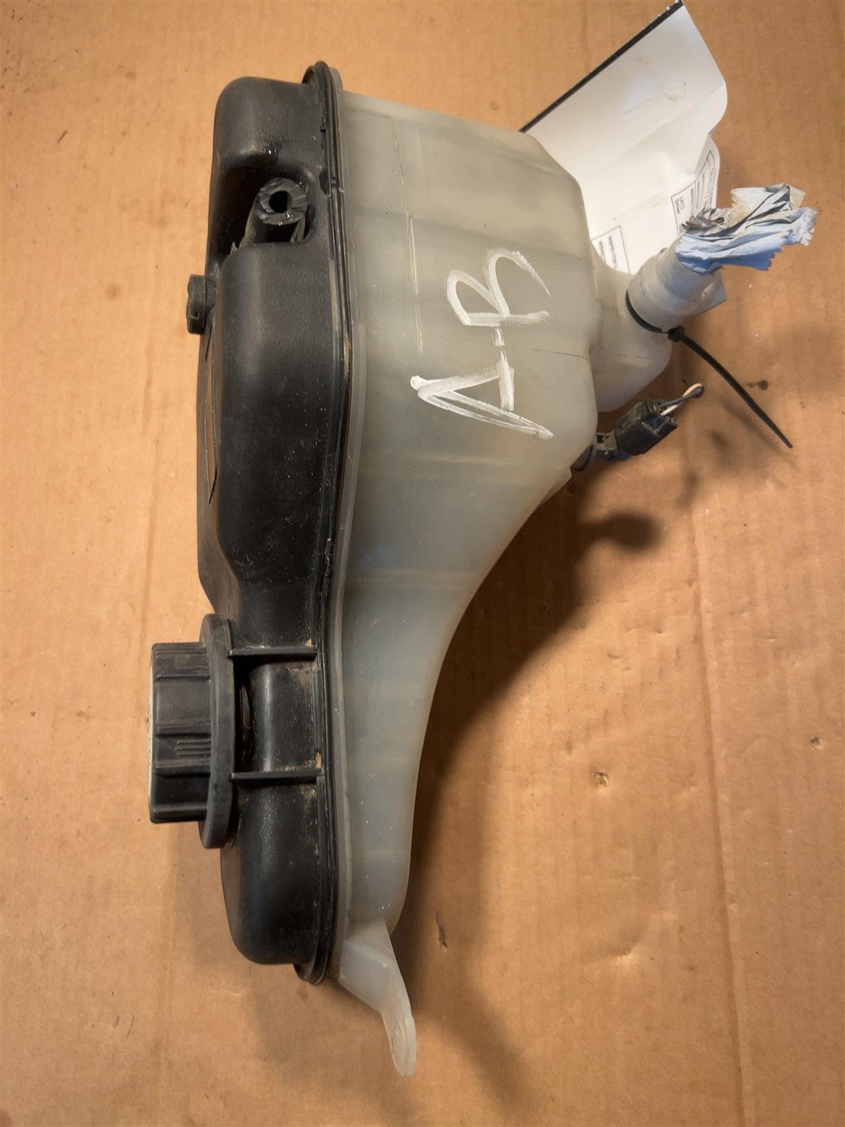 Coolant Reservoir from a 2009 Jaguar XF, photo 2