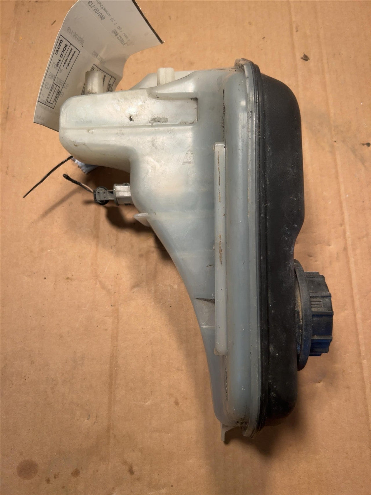 Coolant Reservoir from a 2009 Jaguar XF, photo 3