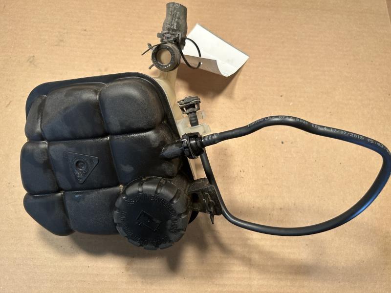 Coolant Reservoir from a 2016 Mercedes-Benz GLE-Class, photo 1
