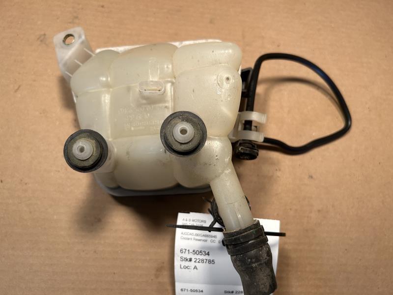 Coolant Reservoir from a 2016 Mercedes-Benz GLE-Class, photo 2