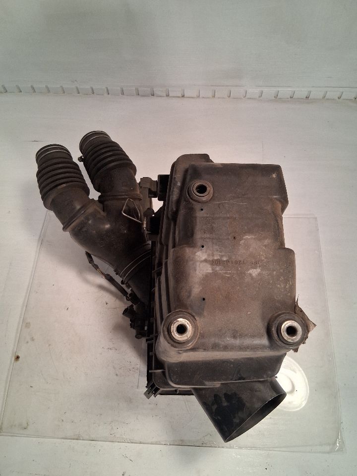 Air Filter Box from a 1999 Lexus RX300, photo 3