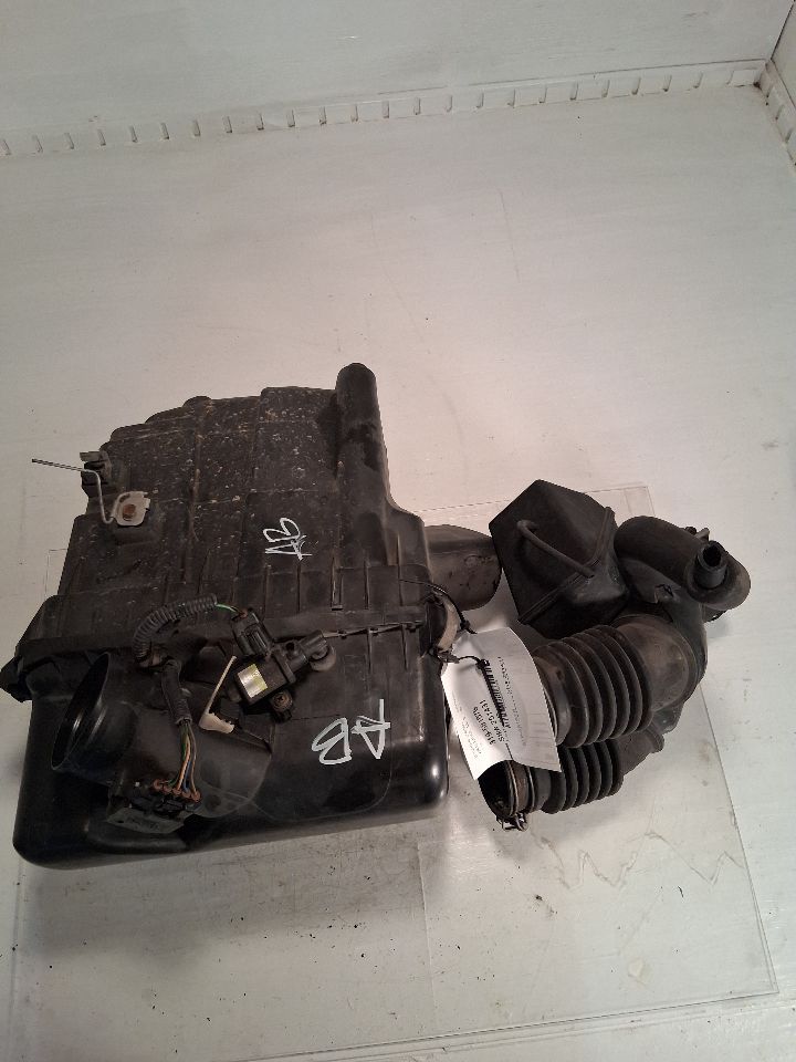 Air Filter Box from a 2002 Lexus RX300, photo 2