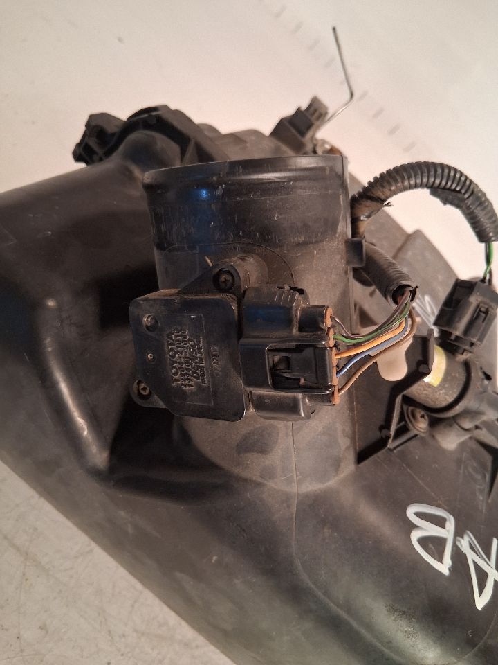 Air Filter Box from a 2002 Lexus RX300, photo 3
