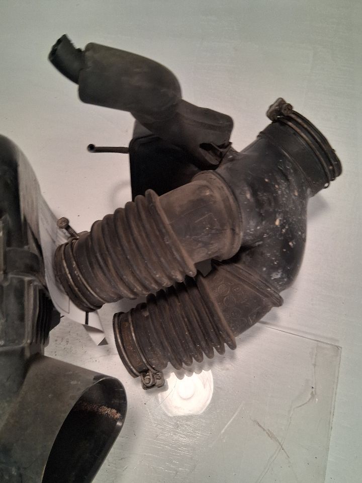 Air Filter Box from a 2002 Lexus RX300, photo 5