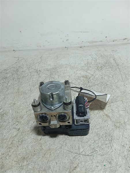 2008 Toyota matrix ABS assembly OEM, (FWD), XR, vehicle stability control, Warrantied. - Used