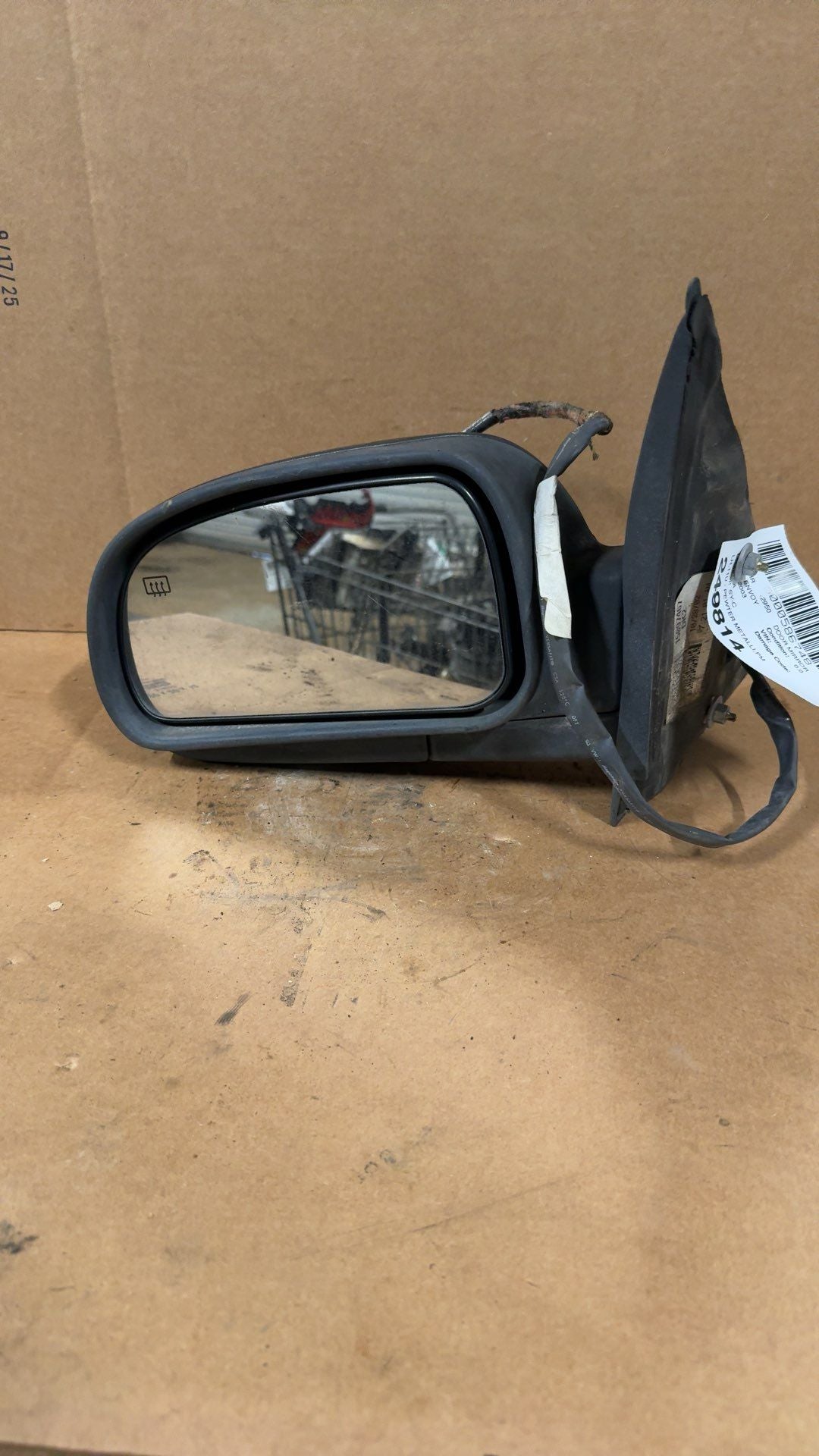 Side View Mirror from a 2003 GMC Envoy, left side, photo 2
