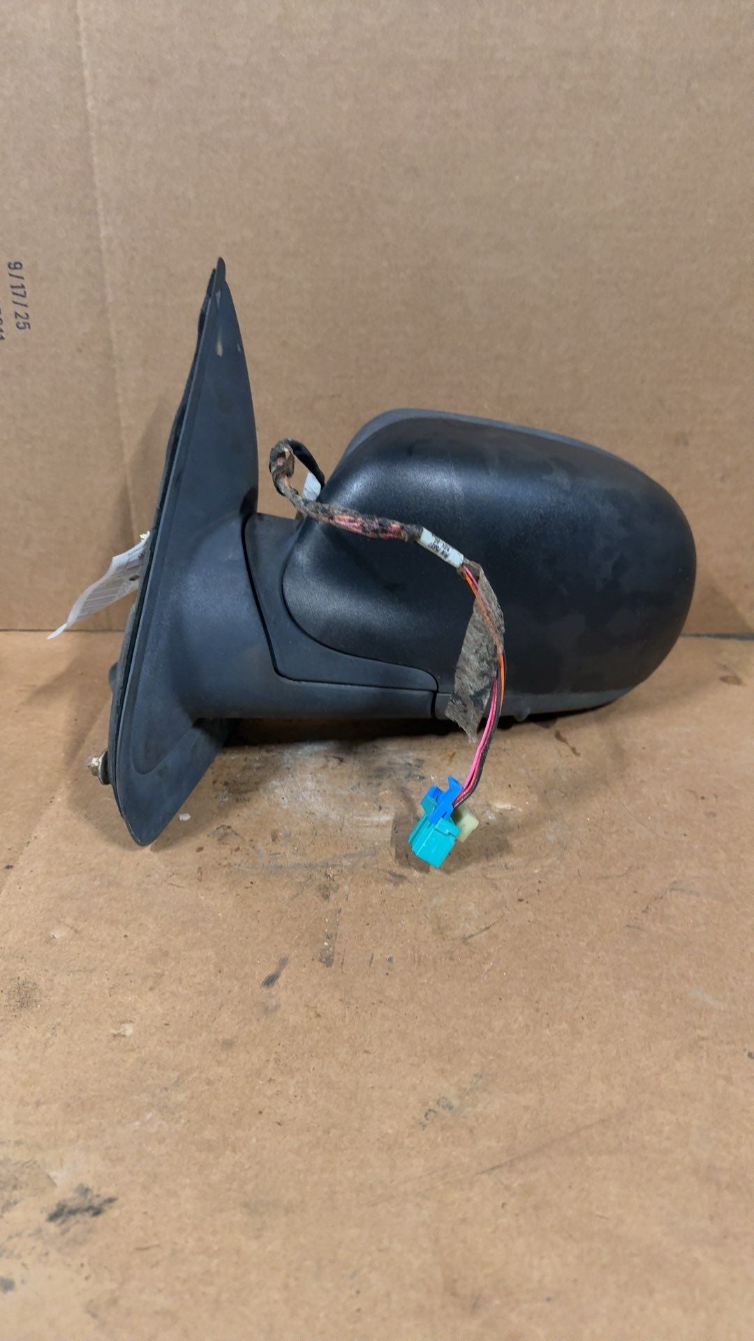 Side View Mirror from a 2003 GMC Envoy, left side, photo 3