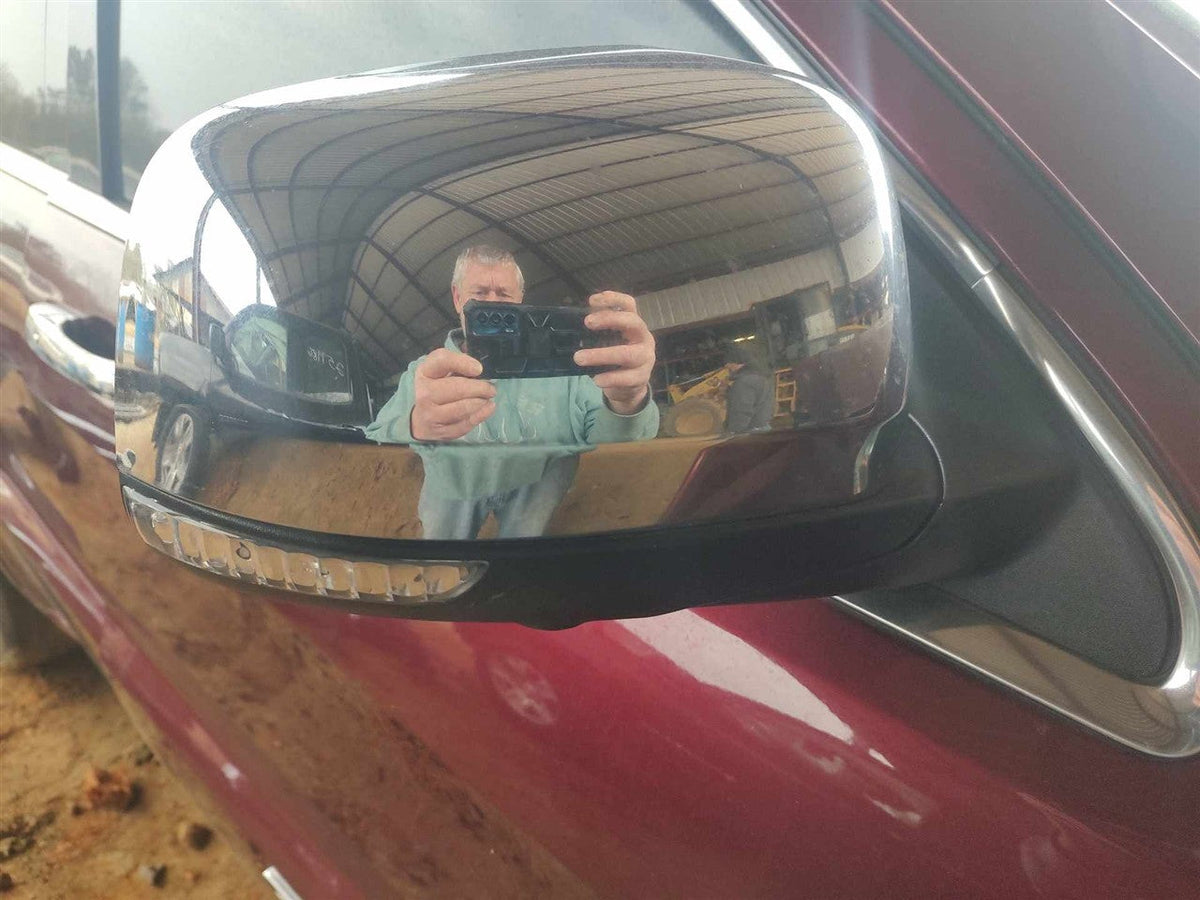Side View Mirror from a 2017 Jeep Grand Cherokee, right side, photo 1
