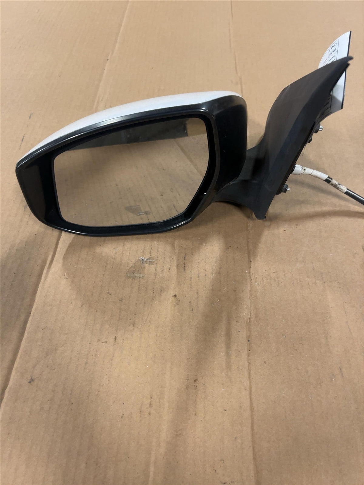 Side View Mirror from a 2017 Nissan Sentra, left side, photo 4