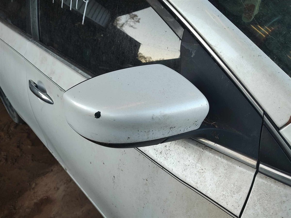 Side View Mirror from a 2017 Nissan Sentra, right side, photo 1