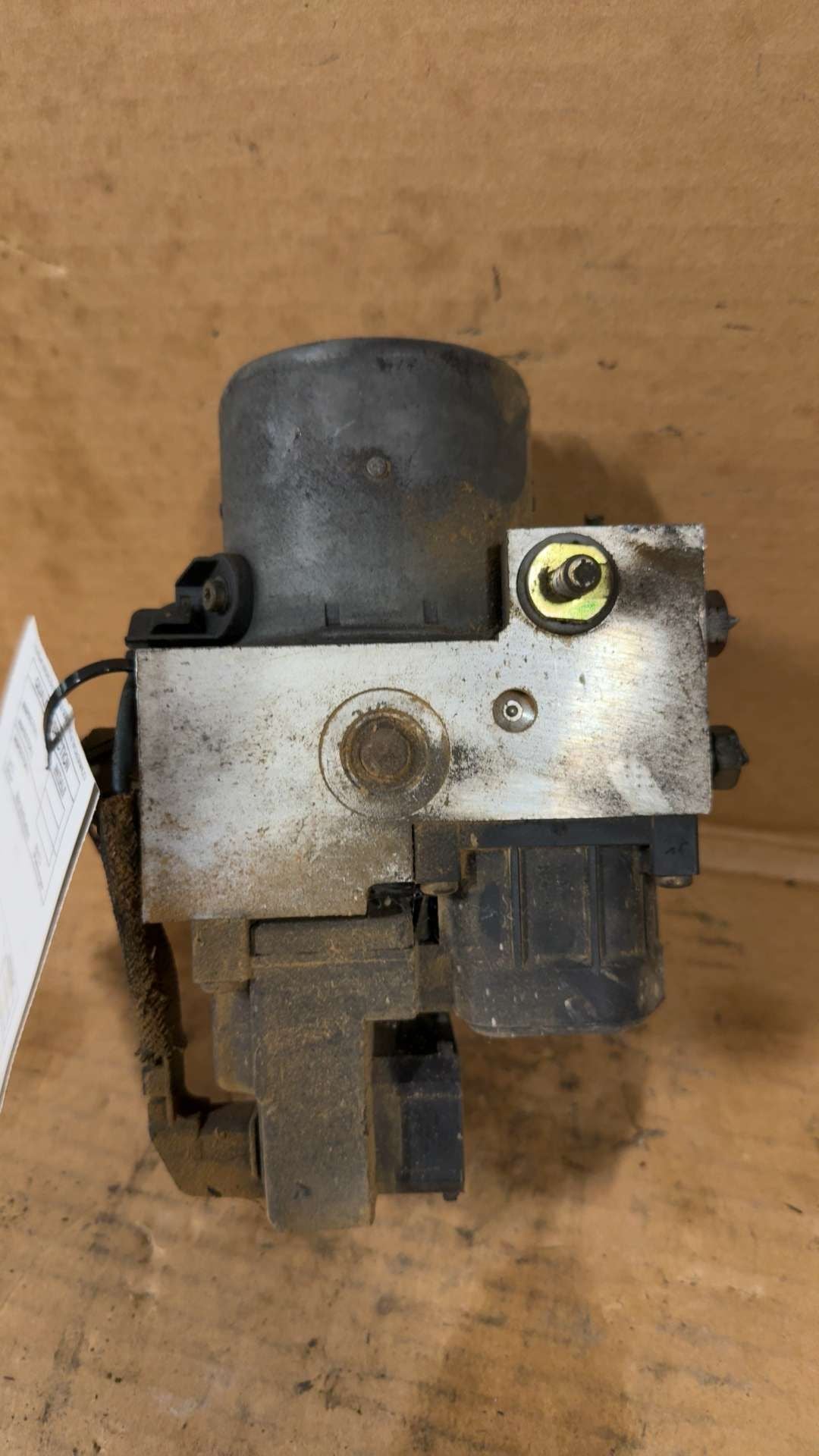 ABS Pump Module from a 2005 Dodge Durango, photo 1