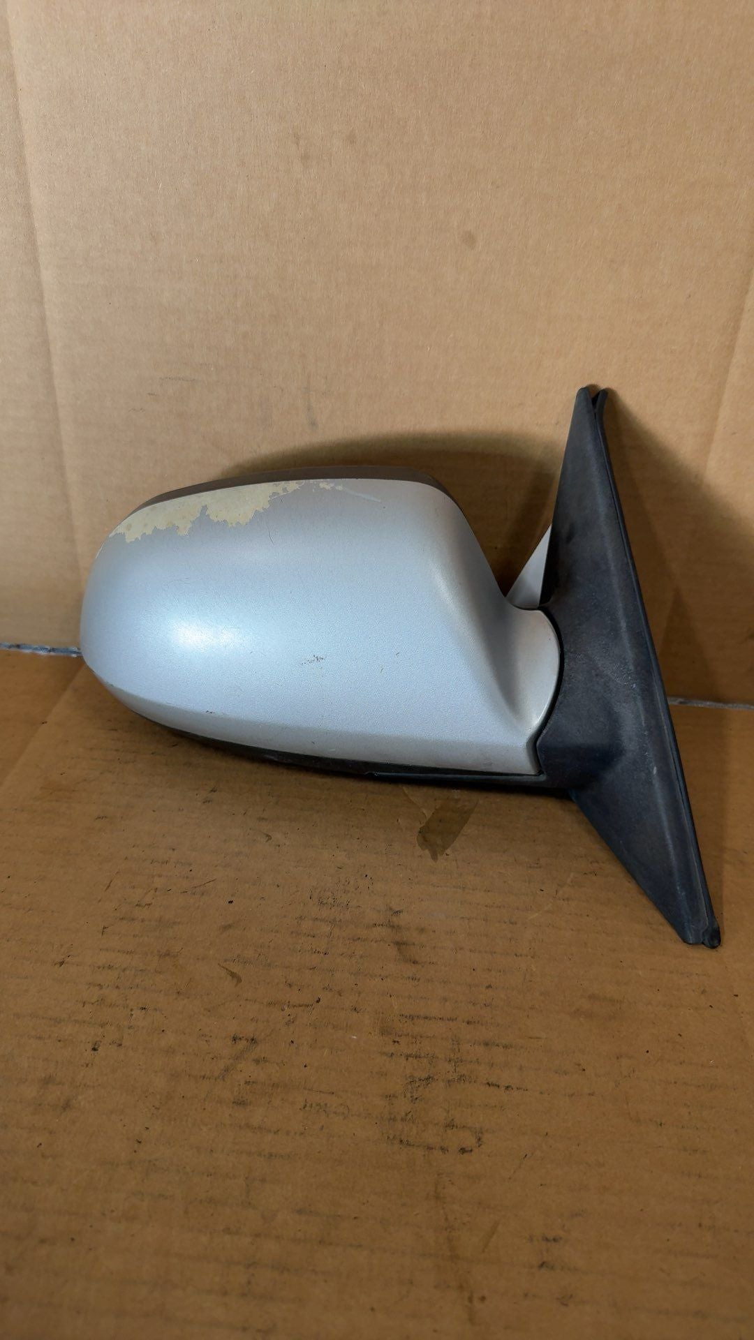 Side View Mirror from a 2005 Hyundai Elantra, right side, photo 2