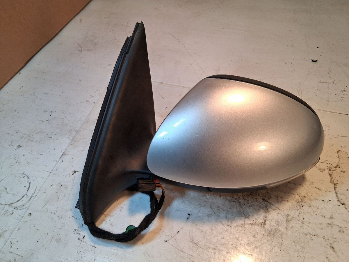 Side View Mirror from a 2013 Volkswagen Tiguan, left side, photo 2