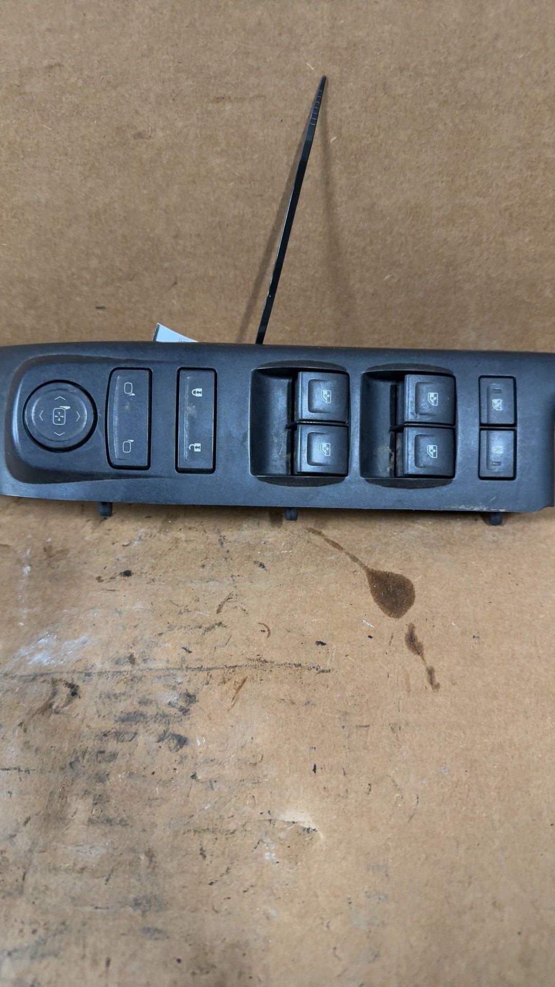 Window Master Switch from a 2018 Chevrolet Silverado 1500, left side, photo 2