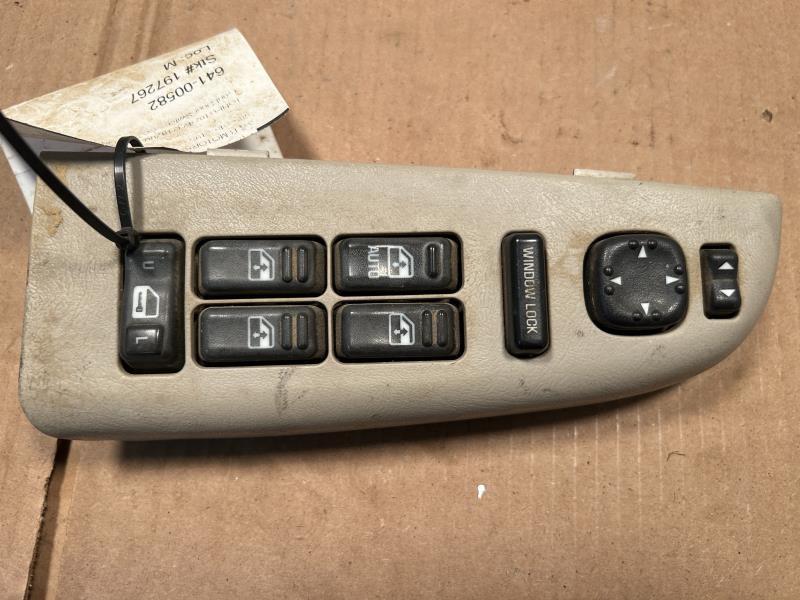 Window Master Switch from a 2002 Chevrolet Suburban 1500, photo 1