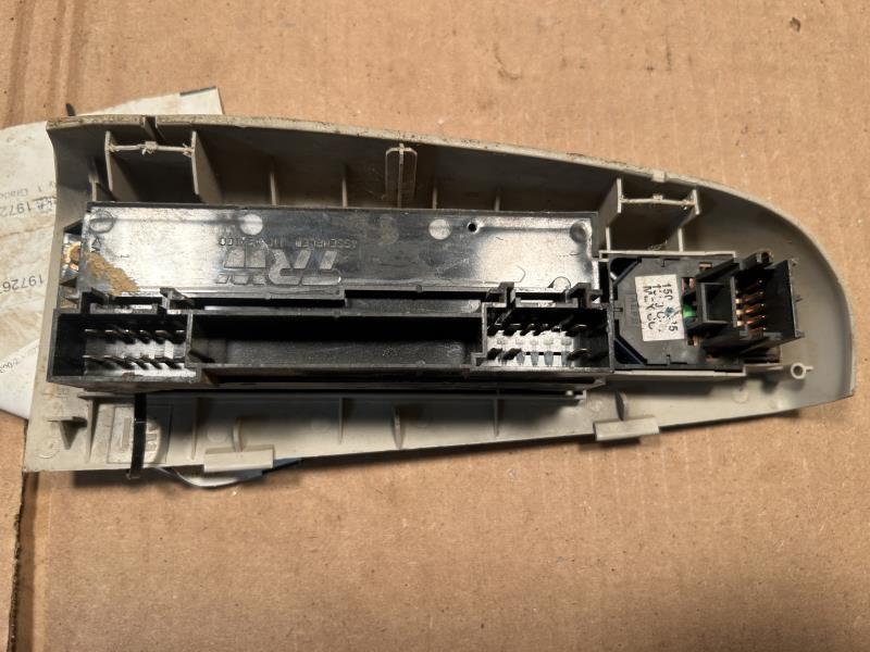 Window Master Switch from a 2002 Chevrolet Suburban 1500, photo 2