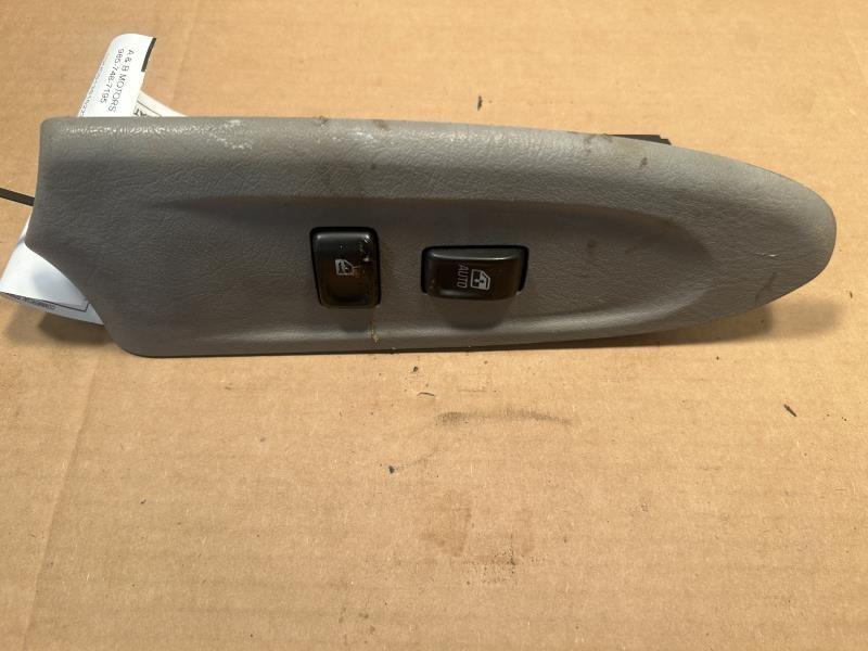 Window Switch from a 2005 Chevrolet Trailblazer, right side, photo 1