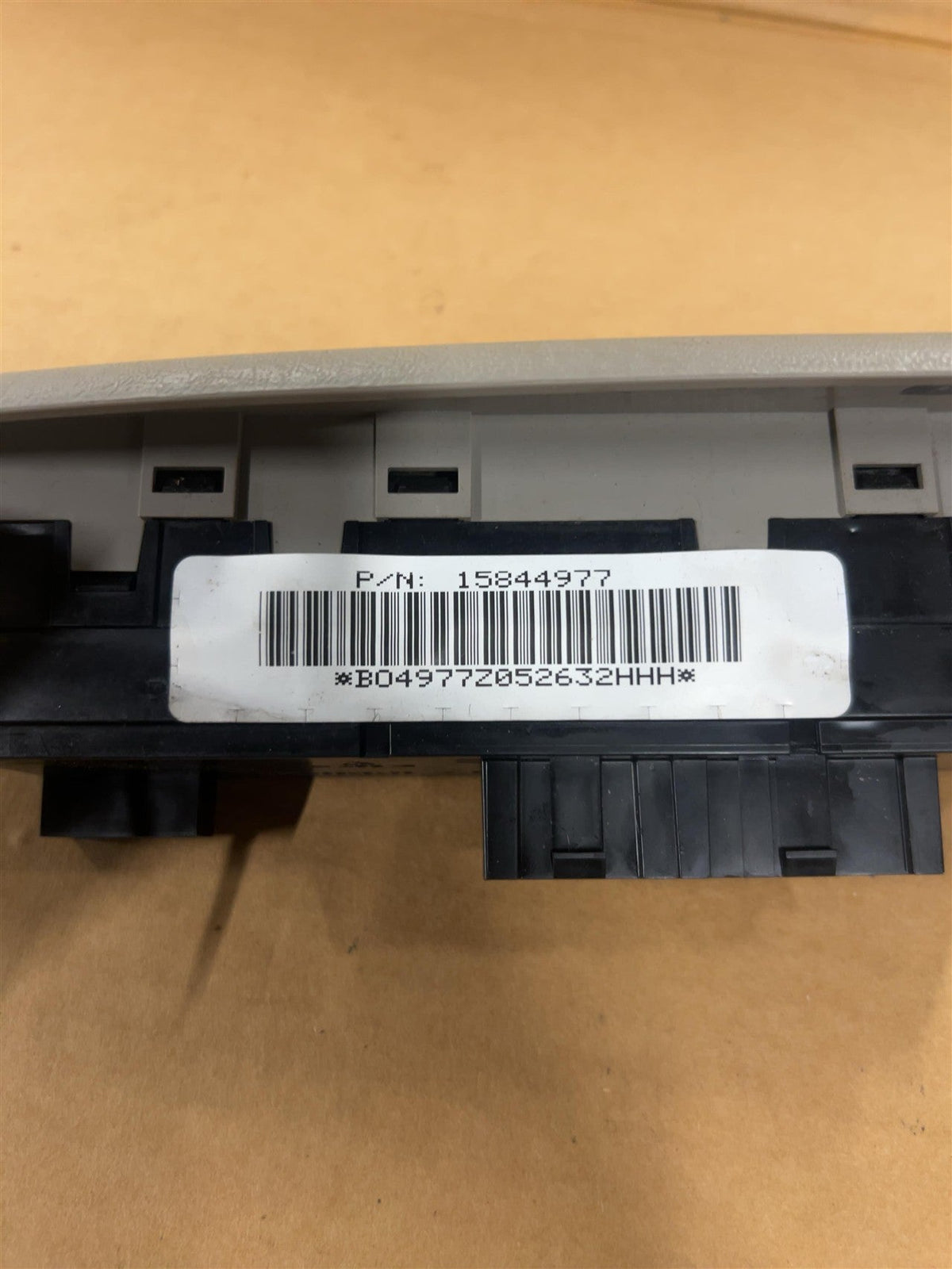 Window Switch from a 2006 Chevrolet, right side, photo 3